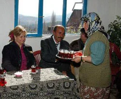 Erkekler kahvesinin kadın kahvecisi