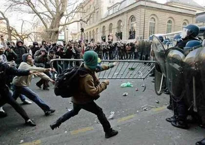 Fransa'da mezarda emeklilik şoku!