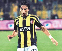 Gökhan Gönül hakeme yüklendi