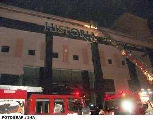 Historia'da korkutan yangın: 9 yaralı