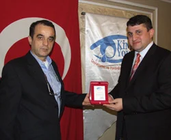 Kimse Yok mu'dan hayırseverlere plaket