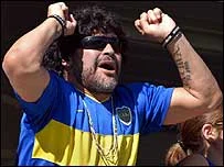 Maradona resmen Arjantin'in başında