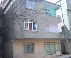 Oğlunu havada yakaladı!