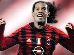 Ronaldinho Milan'ı ipten aldı