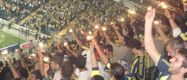 Taraftarlar arasında bıçaklı kavga