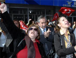 Vakit çalışanları ile CHP'liler arasında düello...