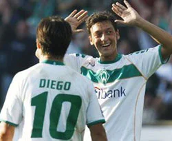 Baba Özil'den sert açıklamalar