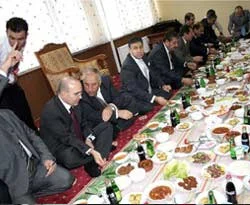 Bakan Şimşek'in öğrenci sofrası!