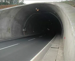 Bu tünellere bin 860 km kablo çekildi