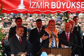 'Bunların bir eli yağda, bir eli balda..'