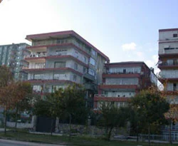 Çökme tehlikesi olan 2 bina boşaltıldı