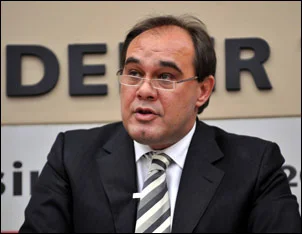 Demirören: 20 yıldır Beşiktaş üzerine oyun oynanıyor