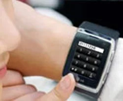 Dünyanın ilk kol saati telefonu!