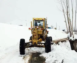 Elazığ'da kar, köy yollarını kapattı