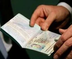 Gitmemek için pasaportunu yırttı