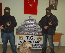 Gürbulak'ta eroin ve sahte Euro operasyonu