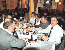 İçkili cümbüşlü AK Parti yemeği