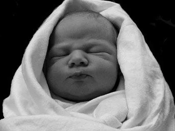 İnternetten satılan bebek ailesine verildi