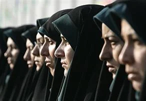 İran'da 'şeytani' kıyafet cezası