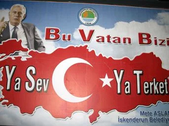 İskenderun'da 'Ya sev ya terk et? afişi