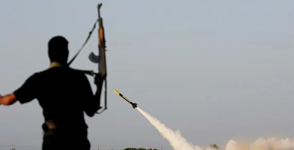 İsrail saldırmaya Hamas savunmaya devam