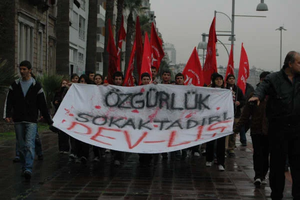 İzmir?de Yunanistan Konsolosluğu'na domates