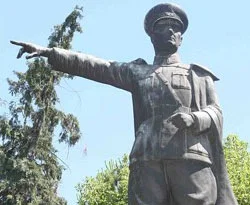 Kırgızistan'da Atatürk heykeli