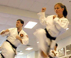 Kız çocukları dans yerine karate öğreniyor