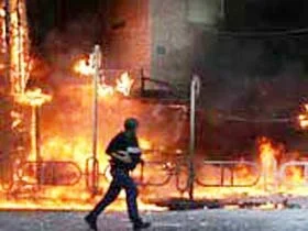 Kolombiya'da bombalı saldırı: 9 ölü