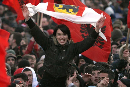 Kosovalılar, BM planına karşı yürüdü