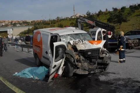 Metrobüs çalışmasında kaza: 2 ölü