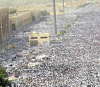 Milyonlarca Müslüman Arafat'ta