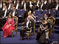 Nobel ödülüne silah gölgesi düştü