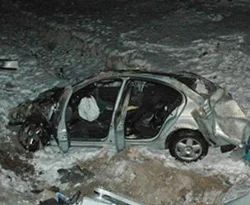 Otomobil trene çarptı: 1 ölü, 3 yaralı