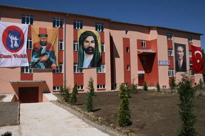 Oyun gene Alevi ve Sünniler üzerinden...