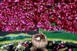 Pakistan Benazir Butto'yu Anıyor