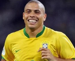 Ronaldo Corinthians ile imzaladı!