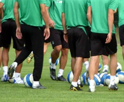 Sahte 'antrenör' futbolcuları dolandırdı