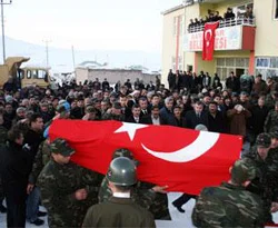 Şehit onbaşı gözyaşlarıyla toprağa verildi