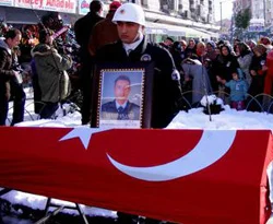 Şehit polis gözyaşlarıyla uğurlandı