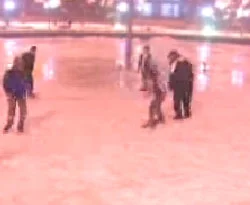 Süs havuzu, buz pateni pisti oldu/VİDEO