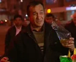 Taksim'de intihar şov/VİDEO