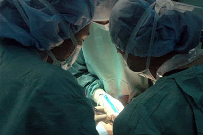 Türk doktor Kırgızistan'da ameliyat yaptı