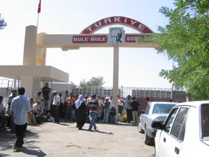 Valiler de sınırda bayramlaştı