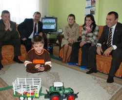 Yetim ve öksüzler isteklerine kavuştu