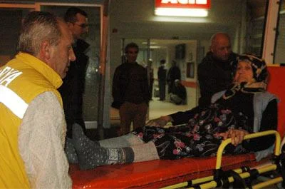 20 kişi yemekten zehirlendi