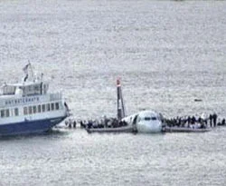 ABD'de düşen uçak batıyor
