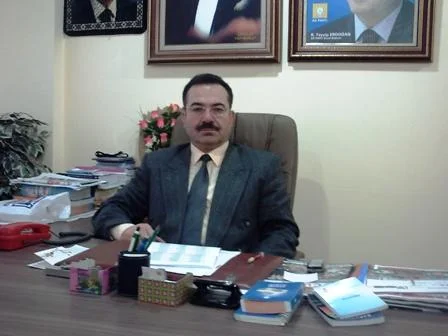 AKP'li ilçe başkanının aracı kurşunlandı