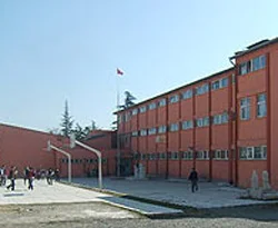 Akşehir Lisesi'nin çatışı uçtu