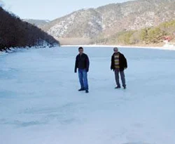 Borabay gölünü buz tuttu
